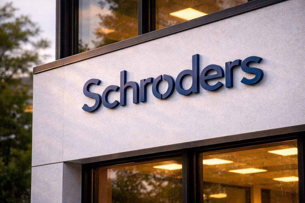 Schroders share price holds near 586p — what’s keeping SDR below Nuveen’s 612p bid