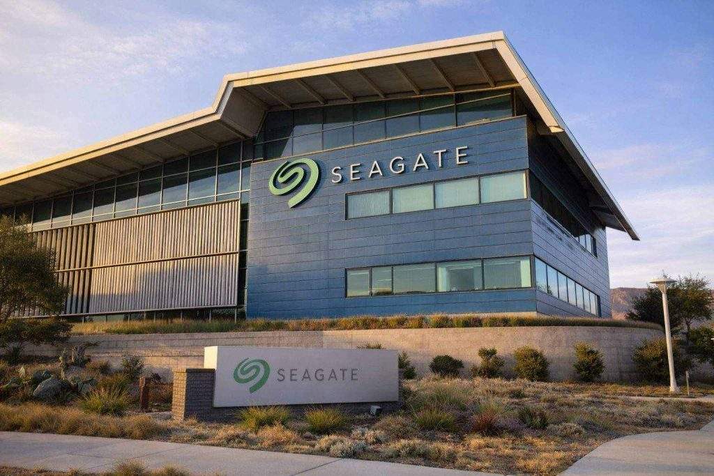 Seagate stock slips as insider sales surface and tech rout drags on