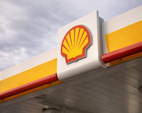 Shell keeps $3.5bn buyback despite Q4 profit slide — and debt jumps to $45.7bn