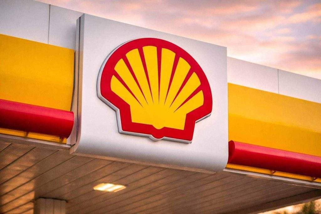 Shell stock creeps toward its yearly high as buybacks roll on — and JPMorgan sticks with “Overweight”