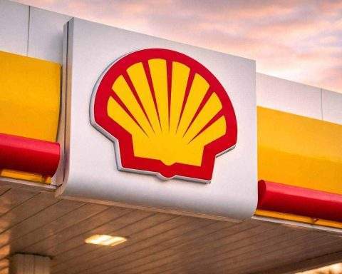 Shell stock creeps toward its yearly high as buybacks roll on — and JPMorgan sticks with “Overweight”