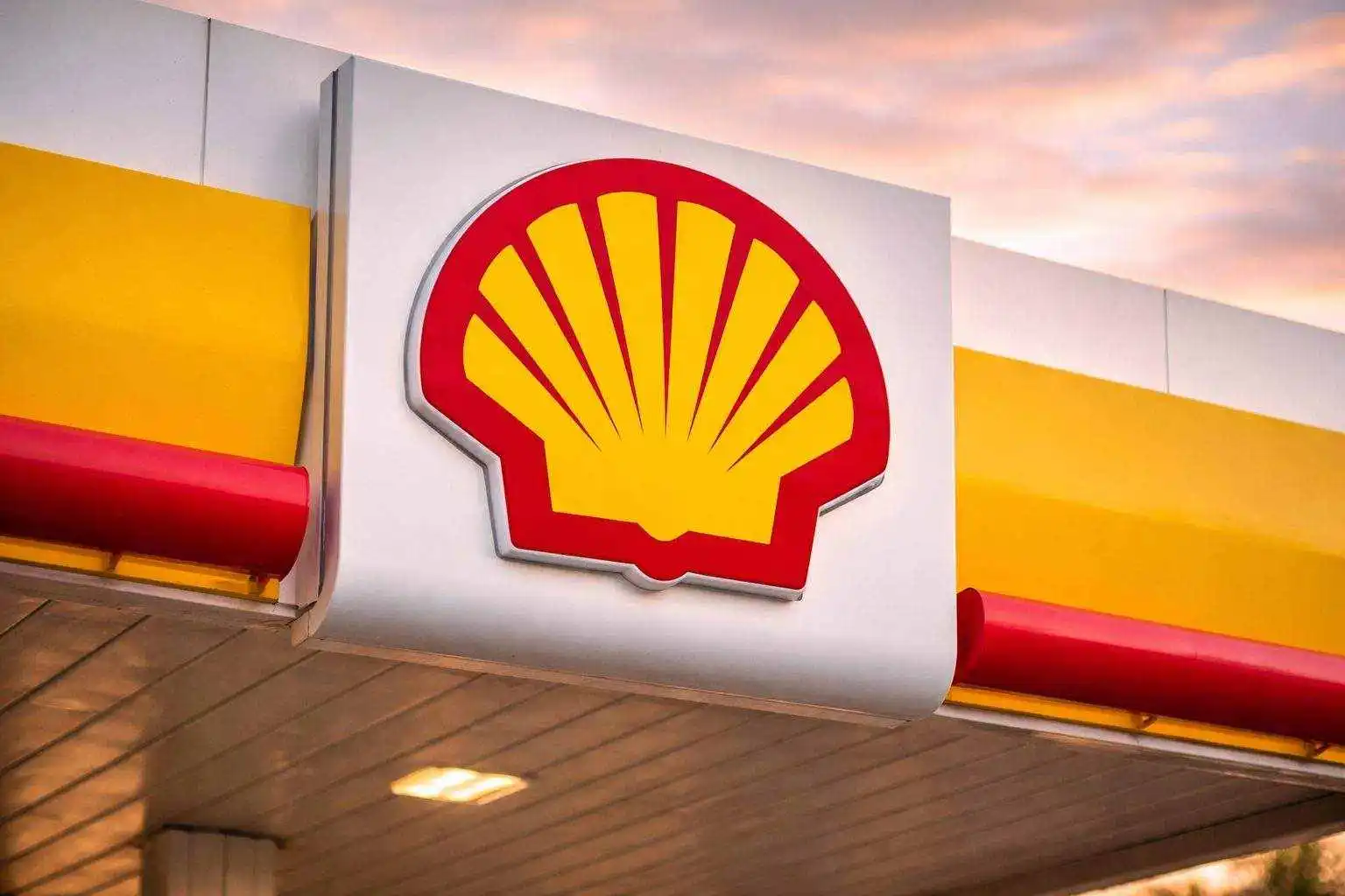 Shell stock creeps toward its yearly high as buybacks roll on — and JPMorgan sticks with “Overweight”