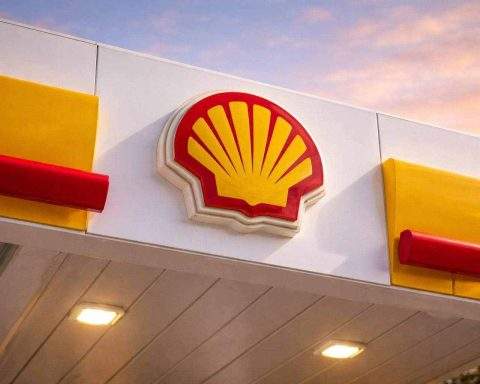 Shell stock price hits fresh 52-week high as US Venezuela licences revive Dragon gas project