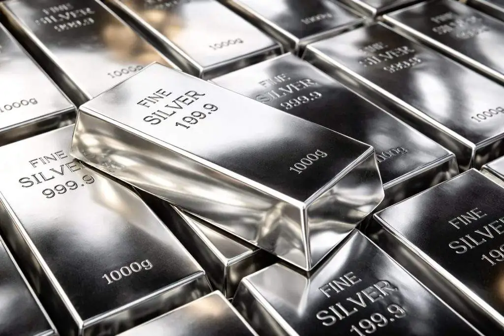 Silver ETFs crash 21% as MCX silver drops 10% in India, gold whipsaws on dollar and Fed nerves