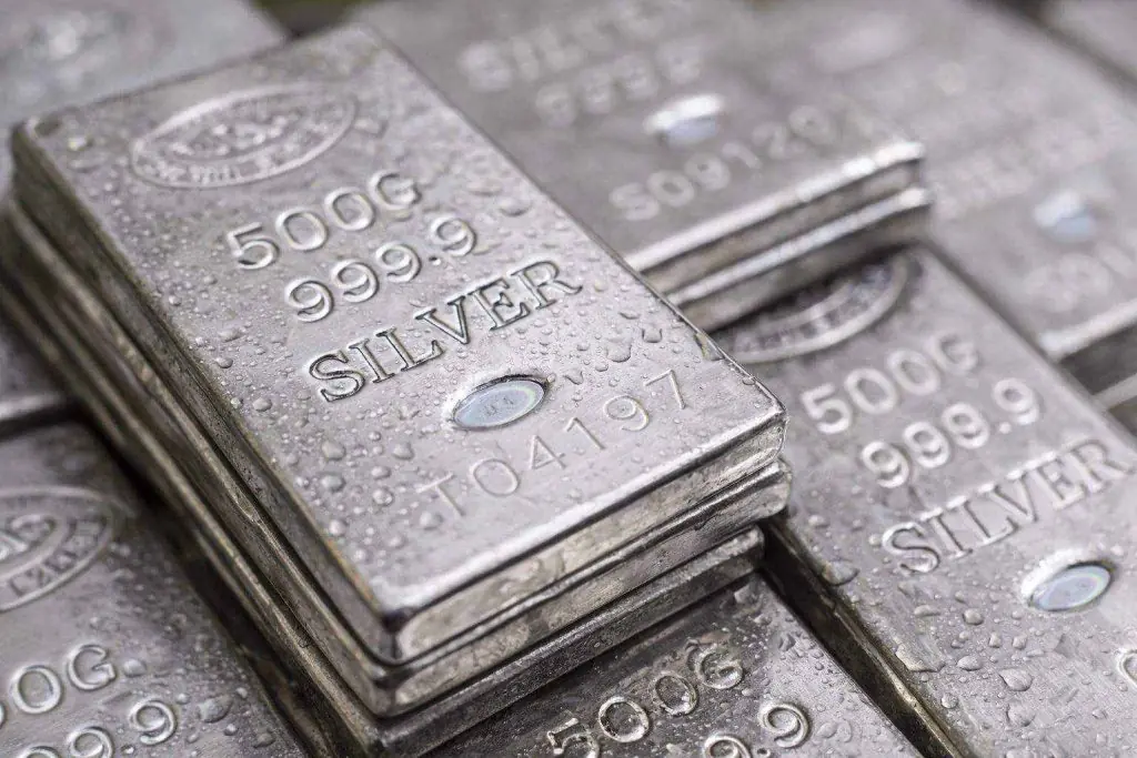 Silver price dives about 15% as selloff resumes — what traders watch next for XAG/USD