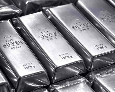 Silver price rebounds after Tuesday selloff as dollar cools and jobs data looms