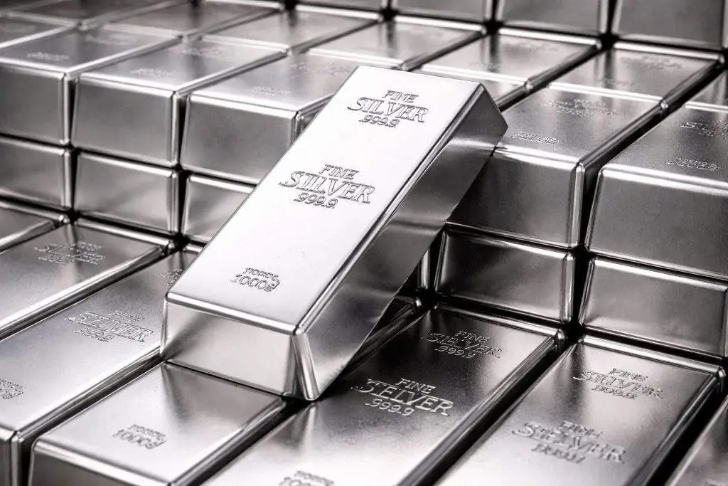 Silver price today: Spot silver falls over 11% as dollar firms and traders cash out