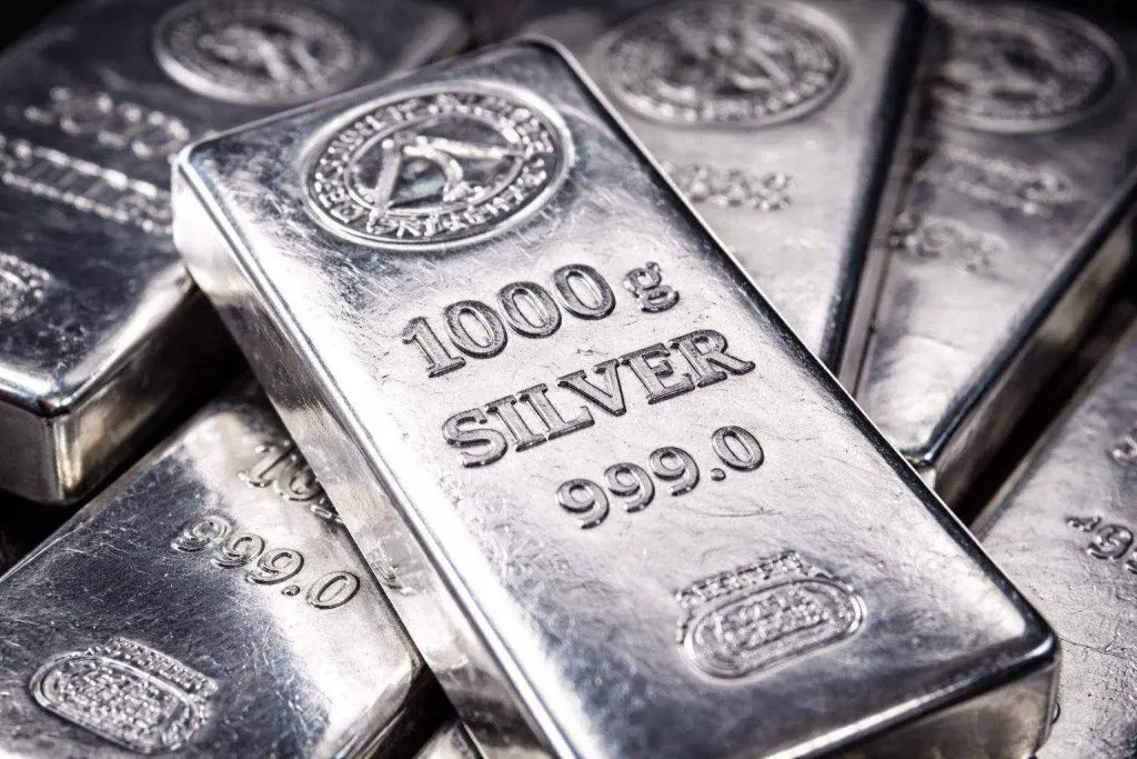 Silver Price Today: Spot Silver Slides Below $62 as Oil Shock, Rate Bets Hit Precious Metals
