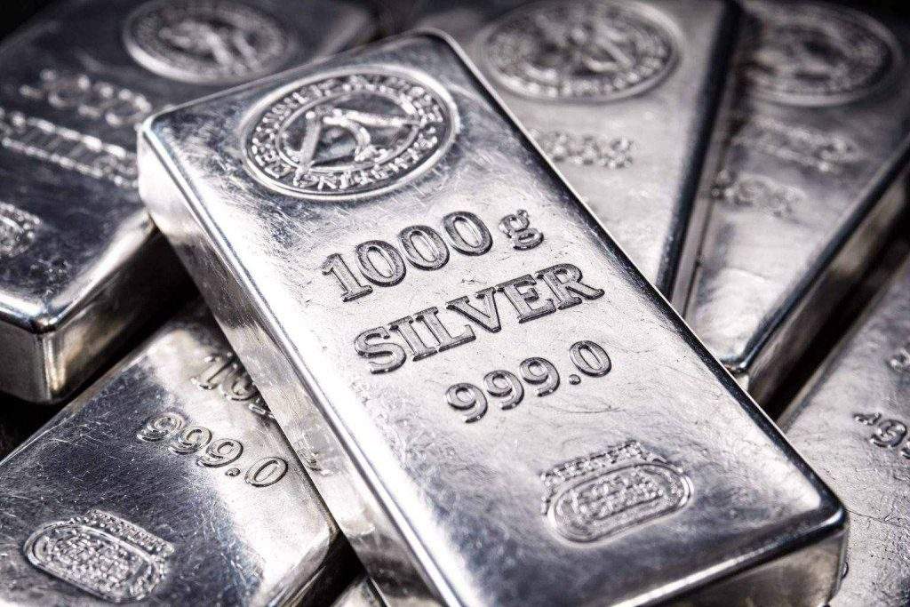 Silver Price Today: Why Silver Fell Below $80 and Silver Stocks Slipped Ahead of the Fed