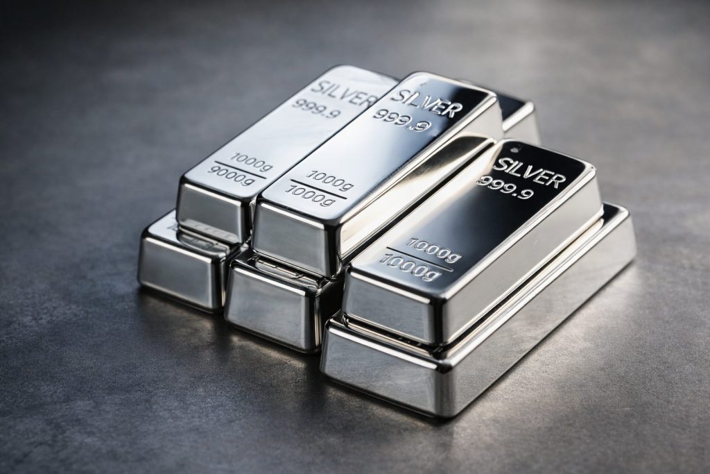 Silver price tumbles again as CME margin hike and Fed chair pick spur liquidation fears