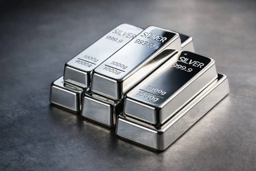 Silver price tumbles again as CME margin hike and Fed chair pick spur liquidation fears