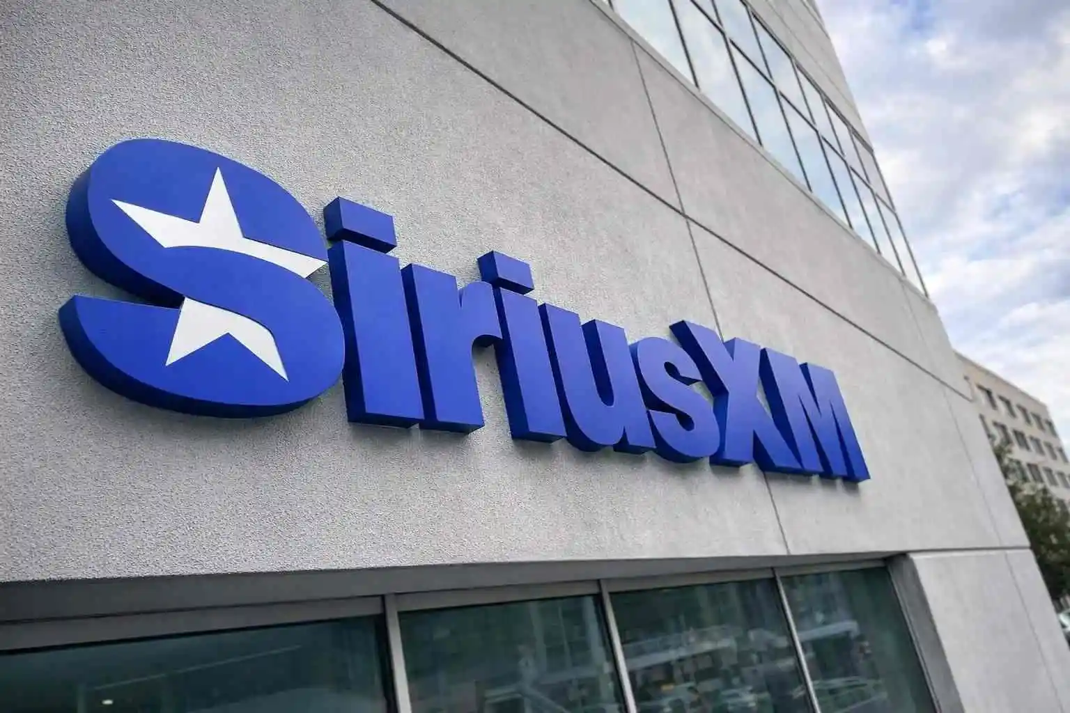 Sirius XM stock drops after earnings pop fades as traders weigh 2026 cash-flow target