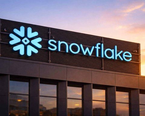 Snowflake stock snaps back with 7% jump — what to watch before Monday