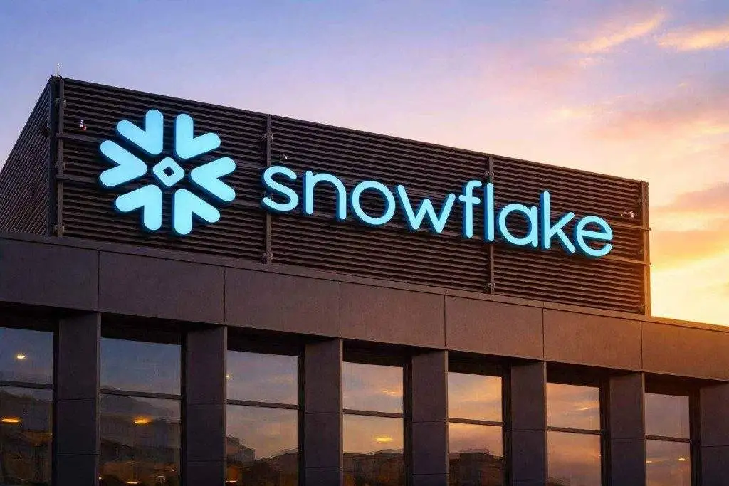 Snowflake stock snaps back with 7% jump — what to watch before Monday