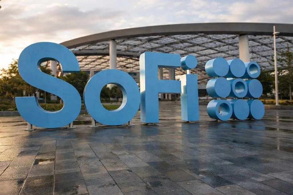 SoFi stock tumbles in regular session as post-upgrade bounce fades — what to watch next