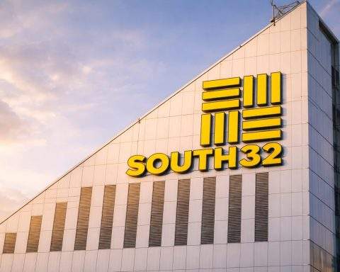 South32 share price slips to A$4.39 as copper volatility and dividend dates come into view