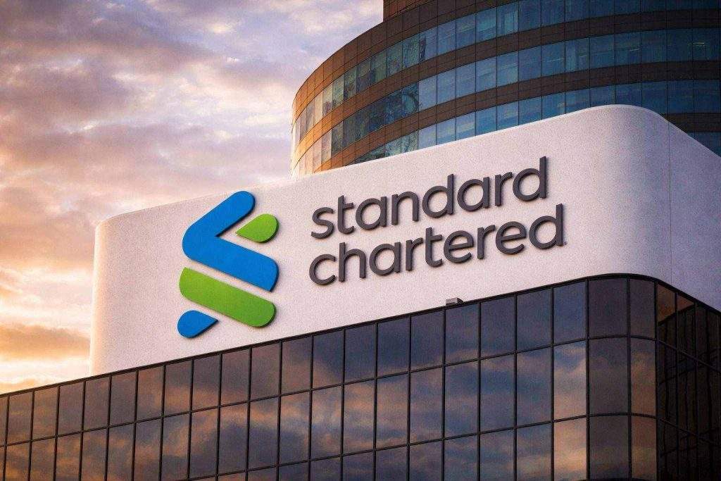 Standard Chartered share price rebounds after Thursday slide — CFO change, crypto push, earnings next