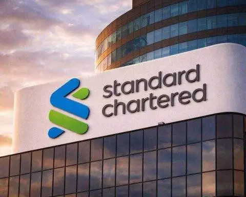 Standard Chartered share price rebounds after Thursday slide — CFO change, crypto push, earnings next