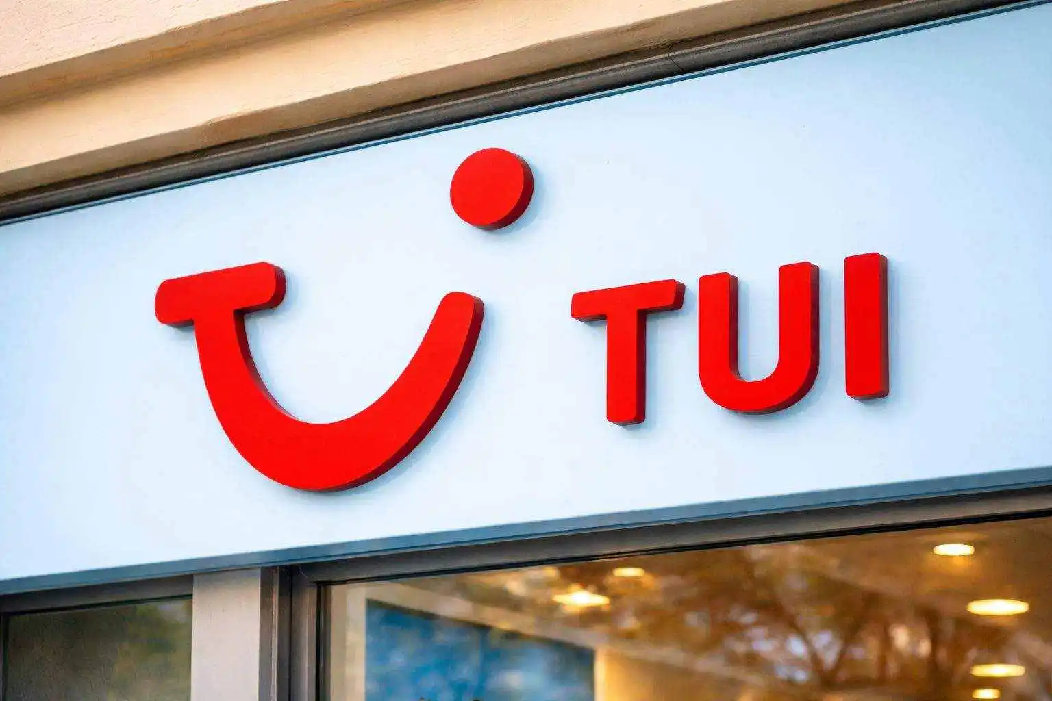 TUI stock drops as summer bookings slip, muting record Q1 profit boost