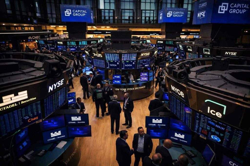 US Economic Calendar Today: Stock Futures Hold Steady as Traders Eye Fed Speeches, Treasury Buyback and Delayed Jobs Data