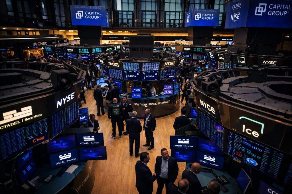 US Economic Calendar Today: Stock Futures Hold Steady as Traders Eye Fed Speeches, Treasury Buyback and Delayed Jobs Data