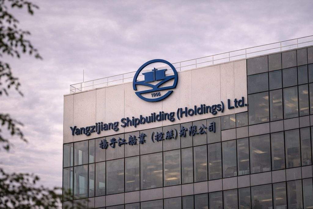 Yangzijiang Shipbuilding stock tumbles 6% as Maersk warning and AI jitters rattle SGX — what to watch next