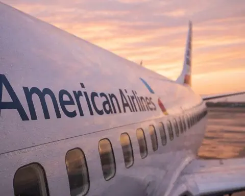 American Airlines Stock Price Falls Again as Oil Shock Tests AAL Turnaround