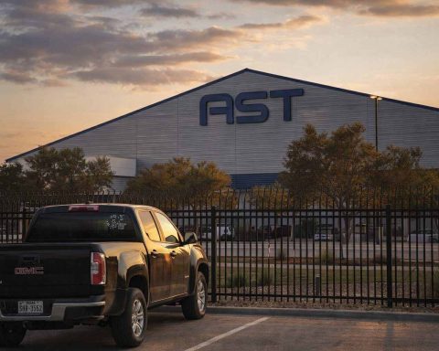 AST SpaceMobile Stock Slides as BlueBird 7 Launch Delay, Amazon-Globalstar Deal Test Bull Case