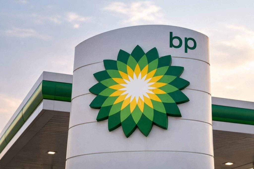 BP Stock Price Falls 4% as Oil Drops Below $100, Blunting Refinery-Sale Bounce