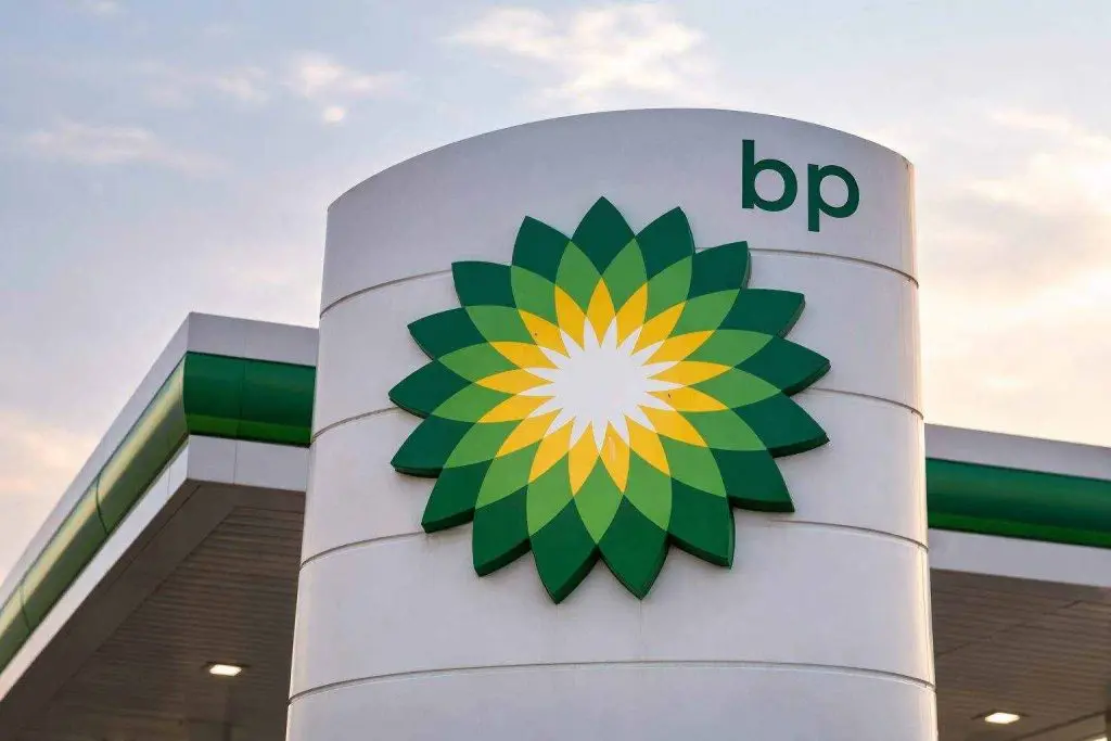 BP Stock Price Falls 4% as Oil Drops Below $100, Blunting Refinery-Sale Bounce