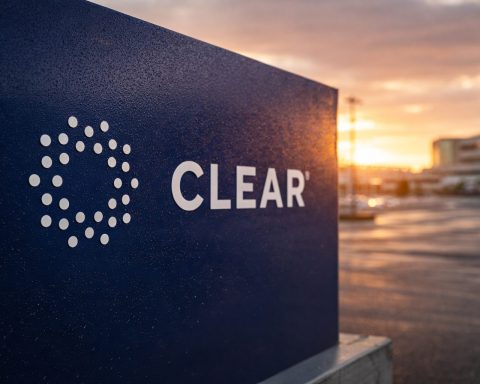 Clear Secure Stock Near 52-Week High as TSA Line Chaos Spurs App Surge, Even After Nordea Cut Stake (MarketScreener)