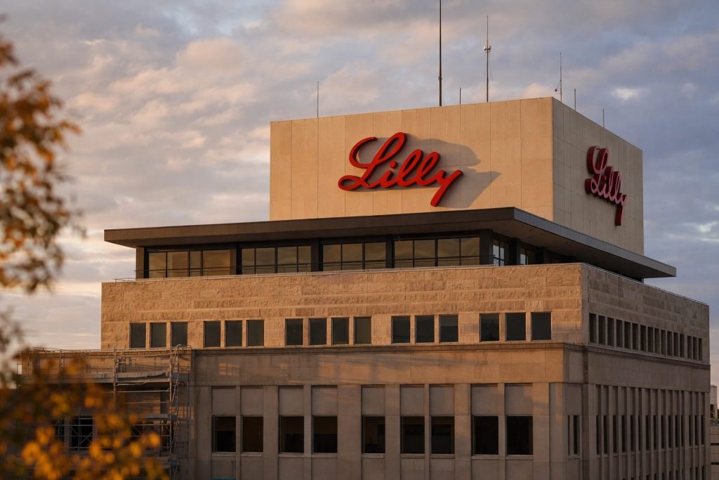 Eli Lilly and Company Stock Price: LLY Closes at $878.24 as Insilico Deal, Trial Data Put Monday in Focus