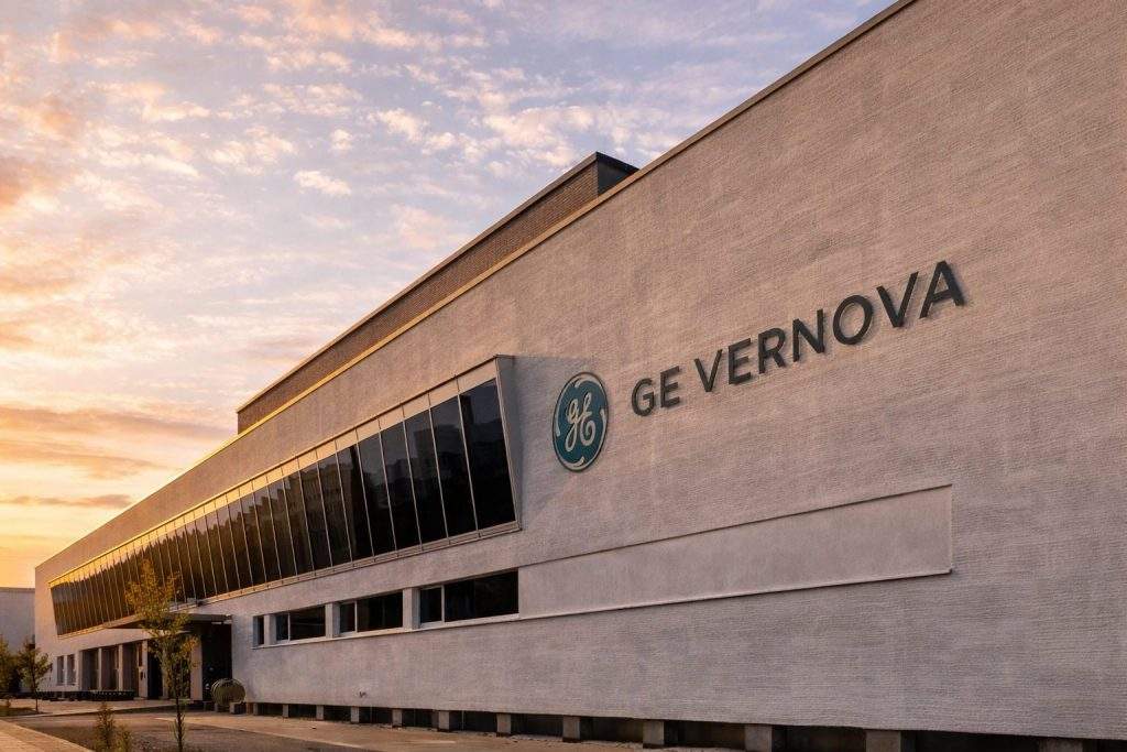 GE Vernova Stock Falls, but 2026 Gas Orders and a $40 Billion Nuclear Plan Keep It in Focus