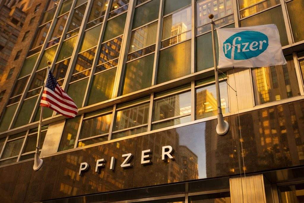Is Pfizer Stock a Buy? Shares Hit Fresh High as Bulls and Bears Clash Over Valuation