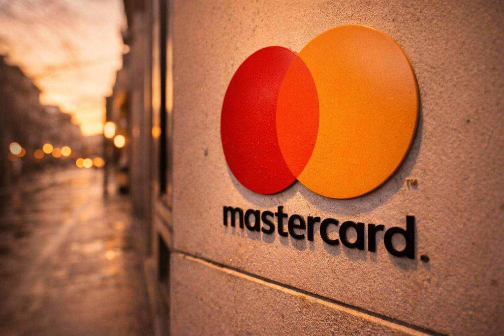 Mastercard stock price today: MA slips as SoFiUSD stablecoin settlement tests draw attention