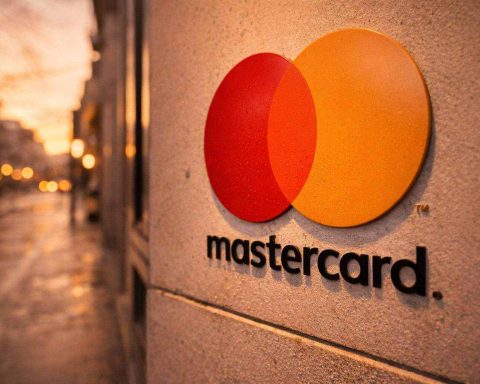 Mastercard stock price today: MA slips as SoFiUSD stablecoin settlement tests draw attention