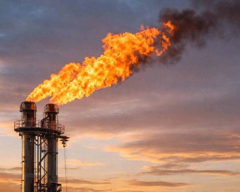 Natural Gas Price Today: Henry Hub Holds Near $2.80 as Storage Build, Mild Weather Weigh