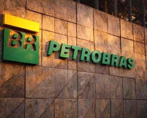 Petrobras Stock Hovers as Brazil’s Oil Export Levy Clouds Crude Windfall