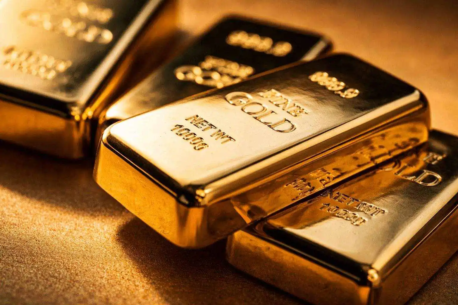 Prezzo dell’Oro nella Settimana: Perché il Metallo Prezioso Affronta un’Apertura Volatile tra Scommesse sulla Fed e Tensioni con l’Iran