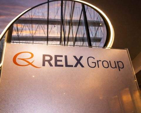 RELX PLC reiterates 2026 growth outlook as AI fears keep pressure on shares