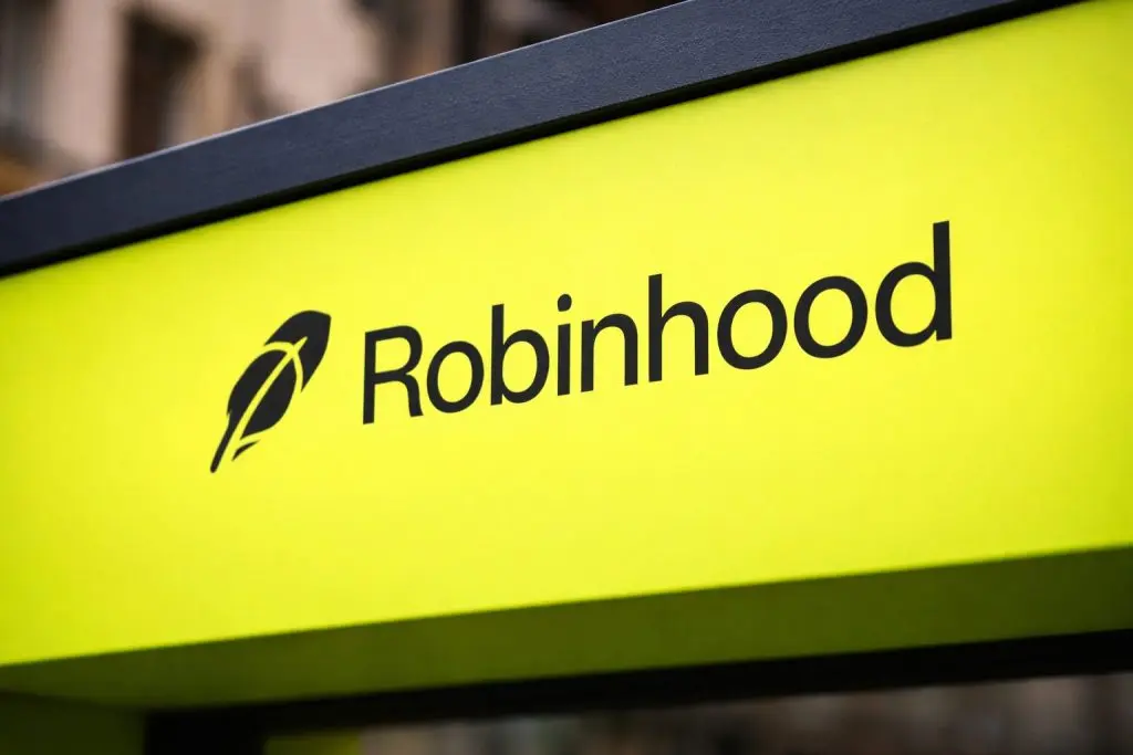Robinhood rolls out $695 Platinum Card as it hunts wealthy clients and family money