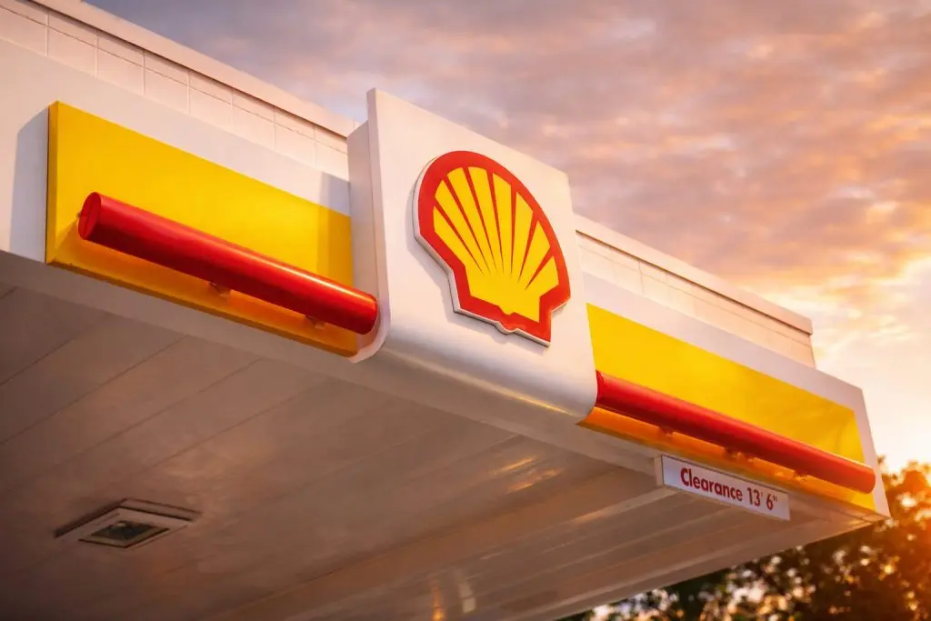 Shell stock jumps as oil spikes on Hormuz disruption — what traders watch next