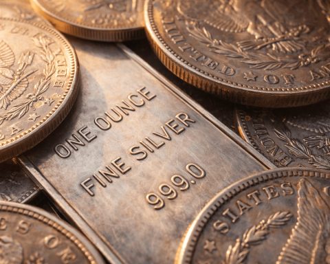 Silver Price Forecast for the Week Ahead: Payrolls, Powell and Iran Oil Risk Put $70 in Play