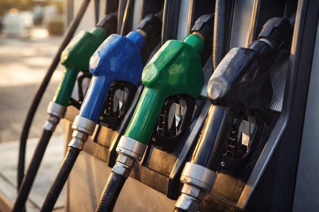 U.S. gas prices jump as Hormuz disruption lifts refiners and gasoline ETF