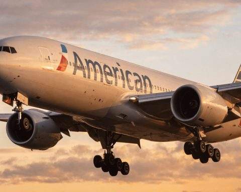 Why American Airlines Stock Is Falling Again as Fuel Shock Tests AAL’s 2026 Outlook