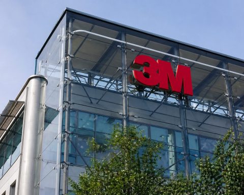 3M Stock Rises After Profit Beat as Oil Costs Test 2026 Turnaround
