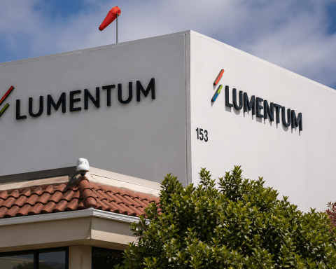 Lumentum Stock Faces a Crucial AI Test After BlackRock Filing and 4% Friday Gain