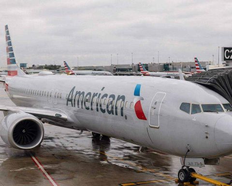 American Airlines Q1 Earnings Beat, but $4 Billion Fuel Shock Forces 2026 Outlook Cut