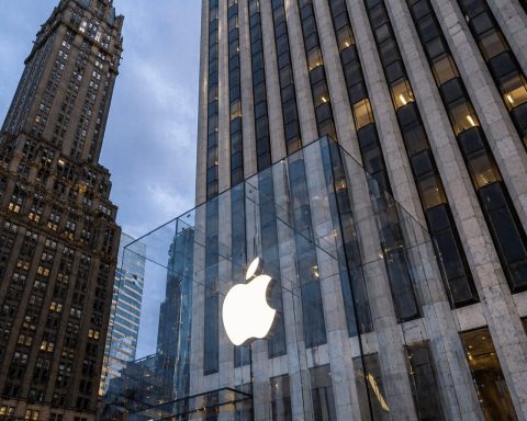 Apple Stock Gets Fresh Wall Street Backing Ahead of Earnings as Morgan Stanley Sees $300 Path, Qualcomm Cut