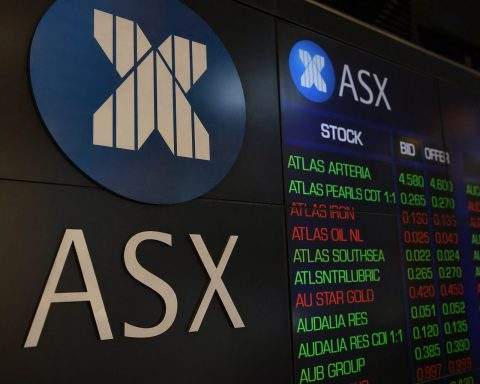 ASX 200 Falls Again as Oil Shock Splits Australia Stock Market Before RBA Test